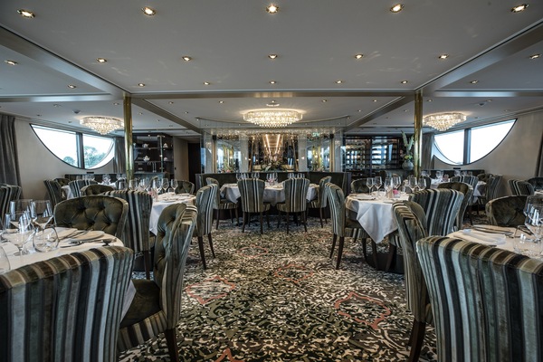 Riviera Travel, MS William Wordsworth, Restaurant 2.jpg